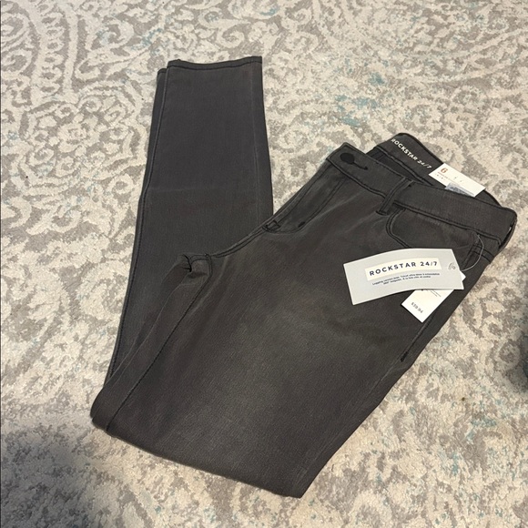 Old Navy Denim - Old Navy • Rockstar 24/7 Super Skinny Jeans